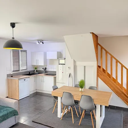 Prázdninový dům Maison Jacuzzi De Gamme Proche Bordeaux *