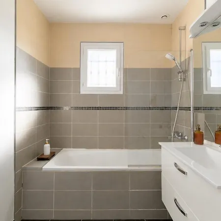 Ferienhaus Maison Jacuzzi De Gamme Proche Bordeaux Ambares-et-Lagrave